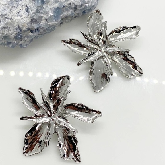 Anthropologie Silver Flower Earrings - Picture 1 of 13